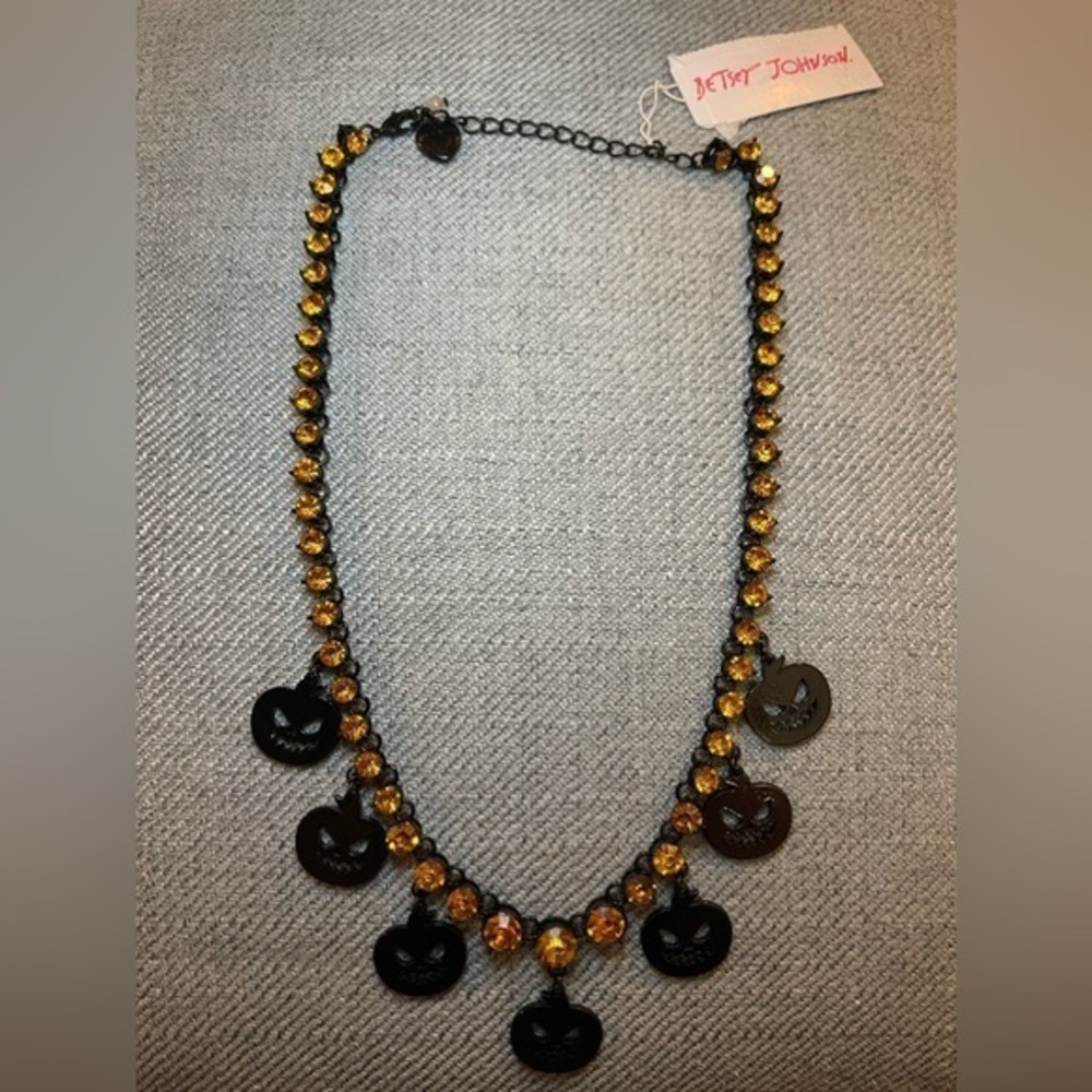 Betsey Johnson NWT Black and Orange Pumpkin Necklace 16”